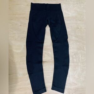 Zyia Active Laser Cut Ankle Hi Rise Workout Leggings Size M